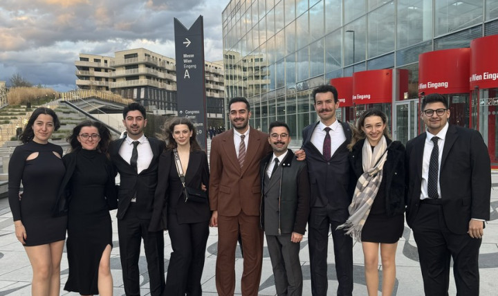 Hukuk Fakültemiz Öğrencileri Vis Moot Yarışmasında Üniversitemizi Başarıyla Temsil Etti