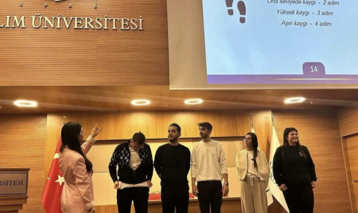 İç Mimarlık ve Çevre Tasarımı Bölümü öğrencilerine "Sözlü Sunumlarda Kaygı ve Stres Yönetimi" semineri gerçekleştirilmiştir.