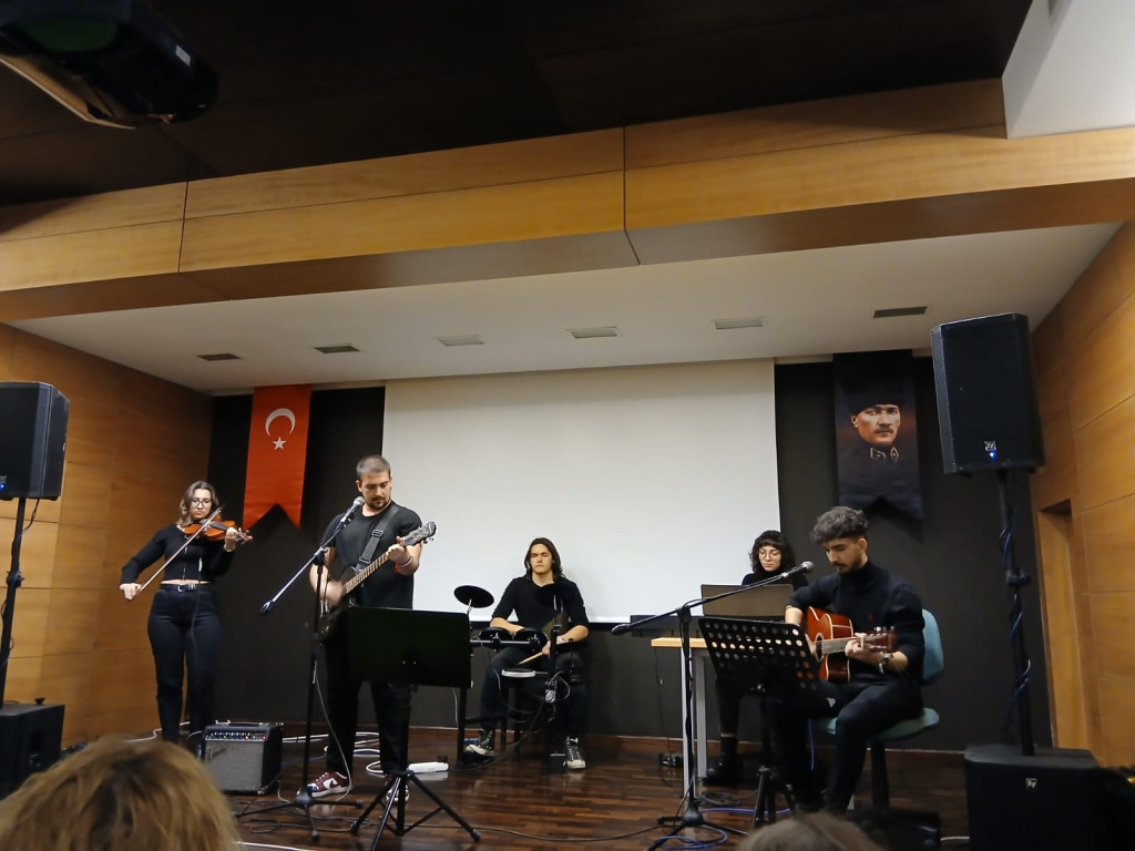 1755801619-foto5.jpg