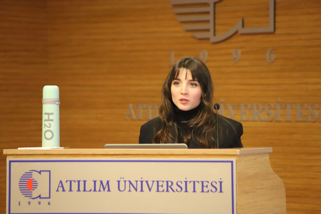 1734614383-Elif hoca.JPG