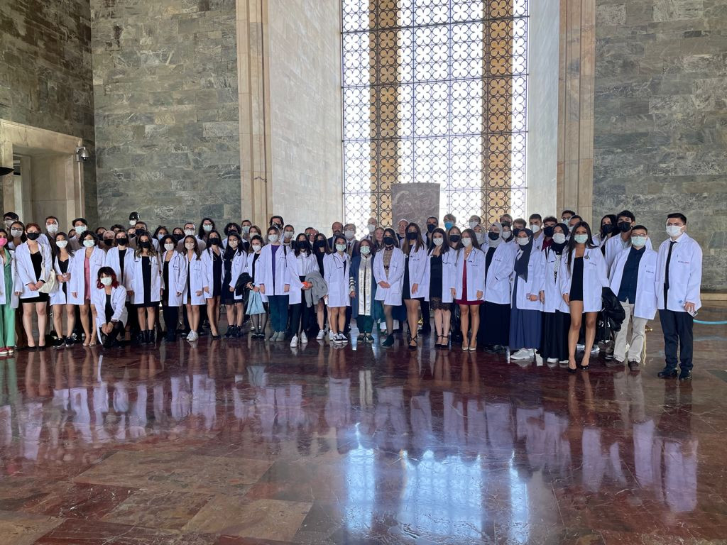1633613443-white_coat_2.jpg